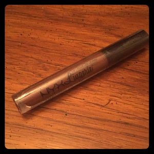 NYX Lip Lingerie in LIPLI 05